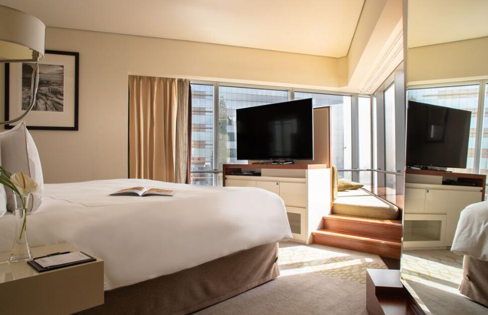 Jumeirah-Emirates-Towers-11.jpg