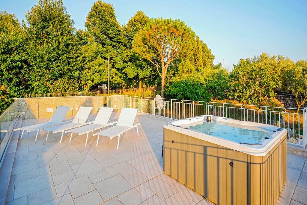 NAP_89118_Villa_High_Top_Vista_0225_02.jpg