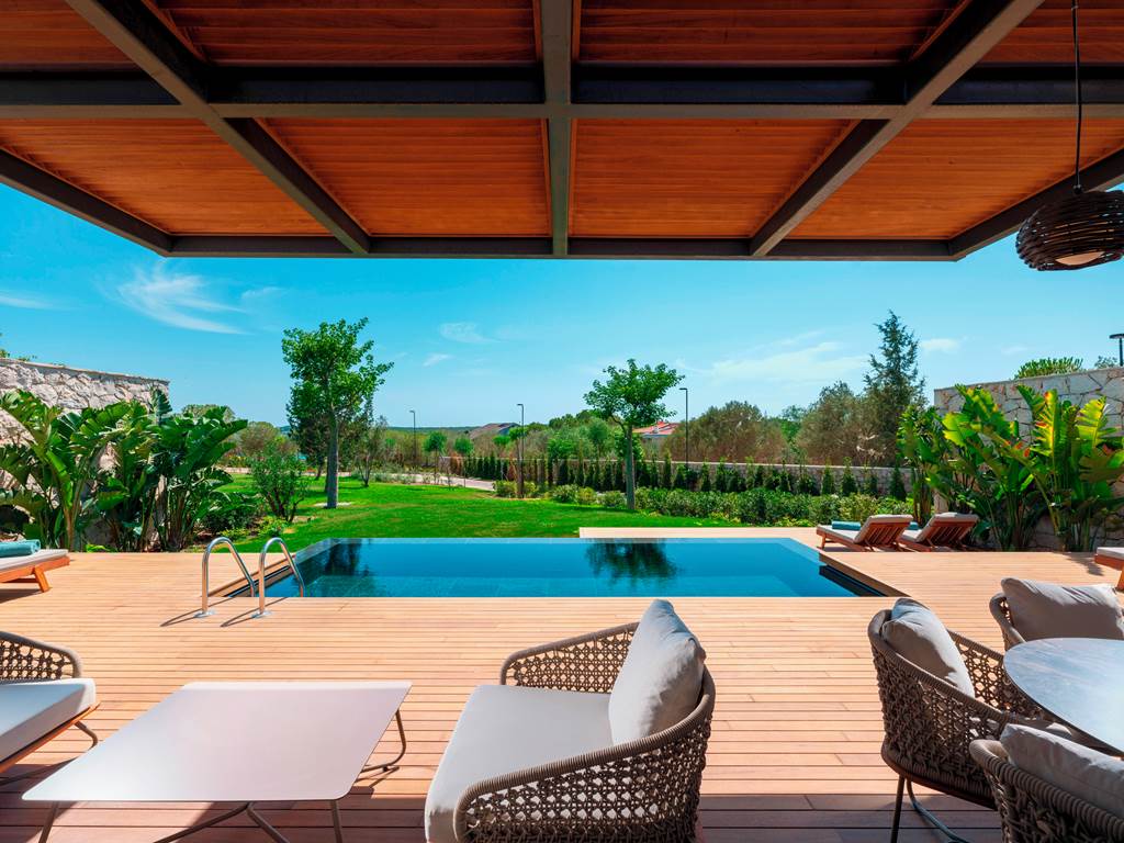 BJV_85636_Anda_Barut_Collection_0724_24.jpg