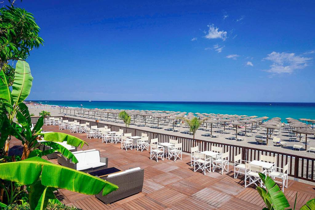 CTA_82942_UNAHOTELS_Naxos_Beach_Sicilia_0421_01.jpg