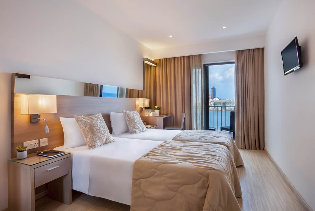 MLA_72372_The_Plaza_and_Plaza_Regency_Hotel_and_Apartments_0622_04.jpg