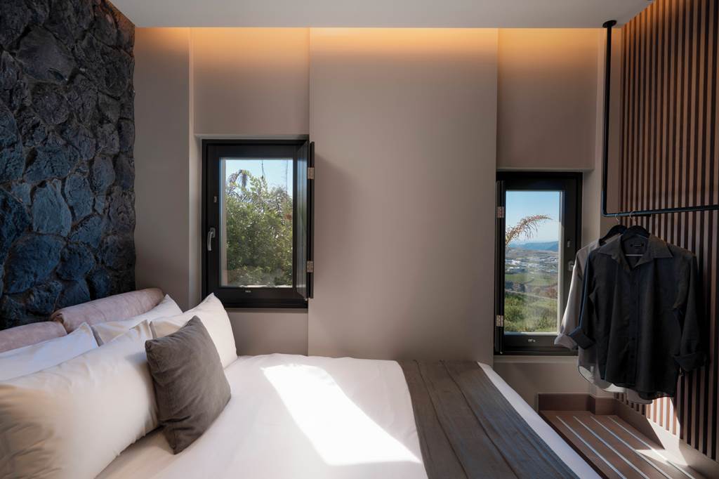 JTR_88552_Apikia_Santorini_Suites_1024_15.jpg