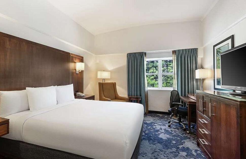 DoubleTree-by-Hilton-Cape-Cod-Hyannis-1.jpg
