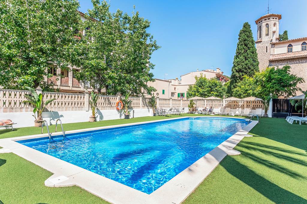 PMI_77817_Fergus_Soller_Beach_0518_02.jpg