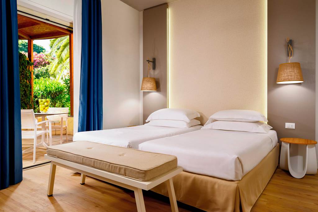 CTA_82942_UNAHOTELS_Naxos_Beach_Sicilia_1221_05.jpg