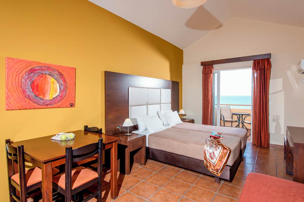 CHQ_84172_Theo_Hotel_1122_07.jpg