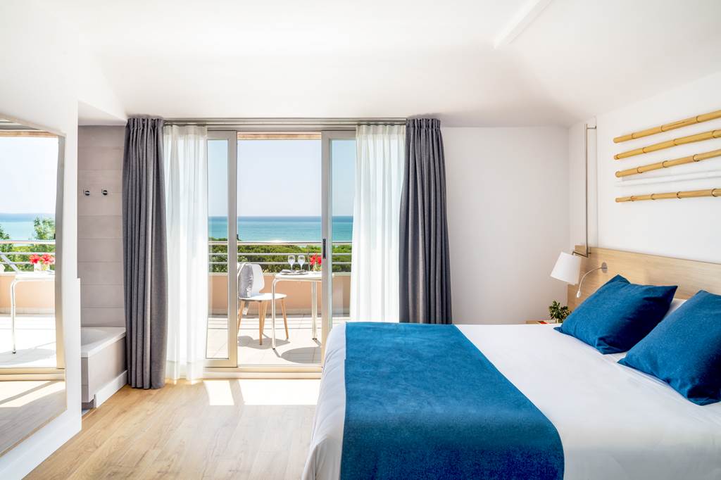 GRO_73328_Aqua_Htl_Onabrava_0818_04.jpg