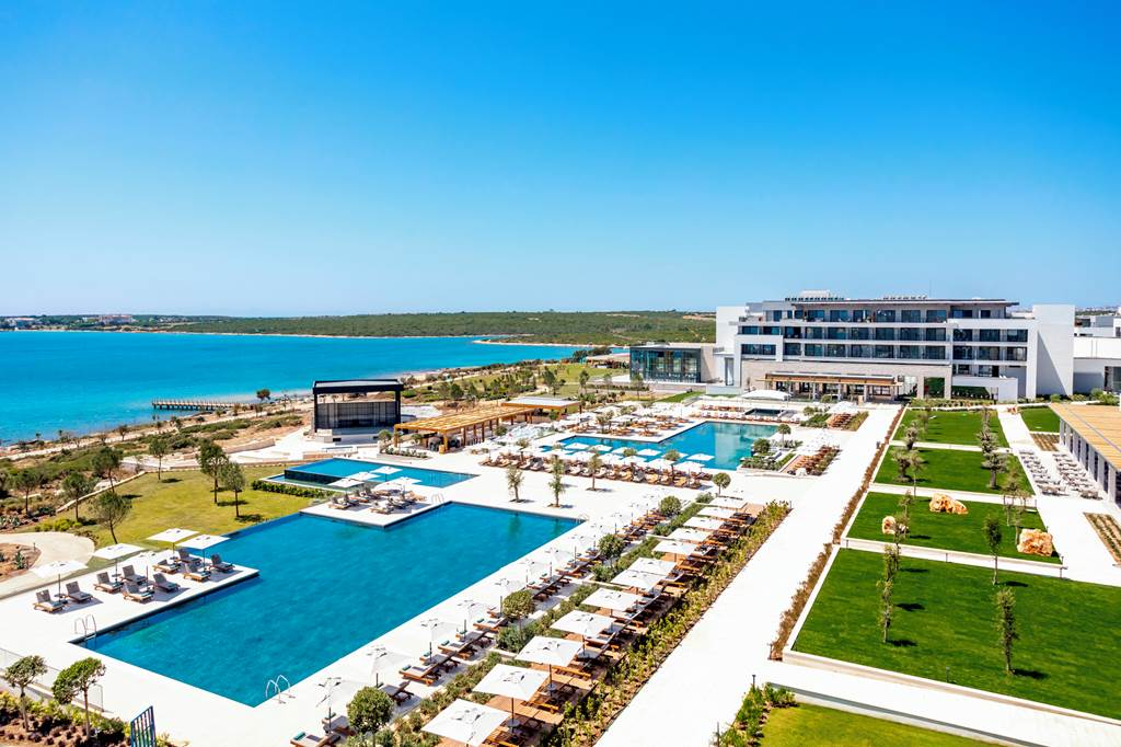 BJV_85636_Anda_Barut_Collection_0524_15.jpg