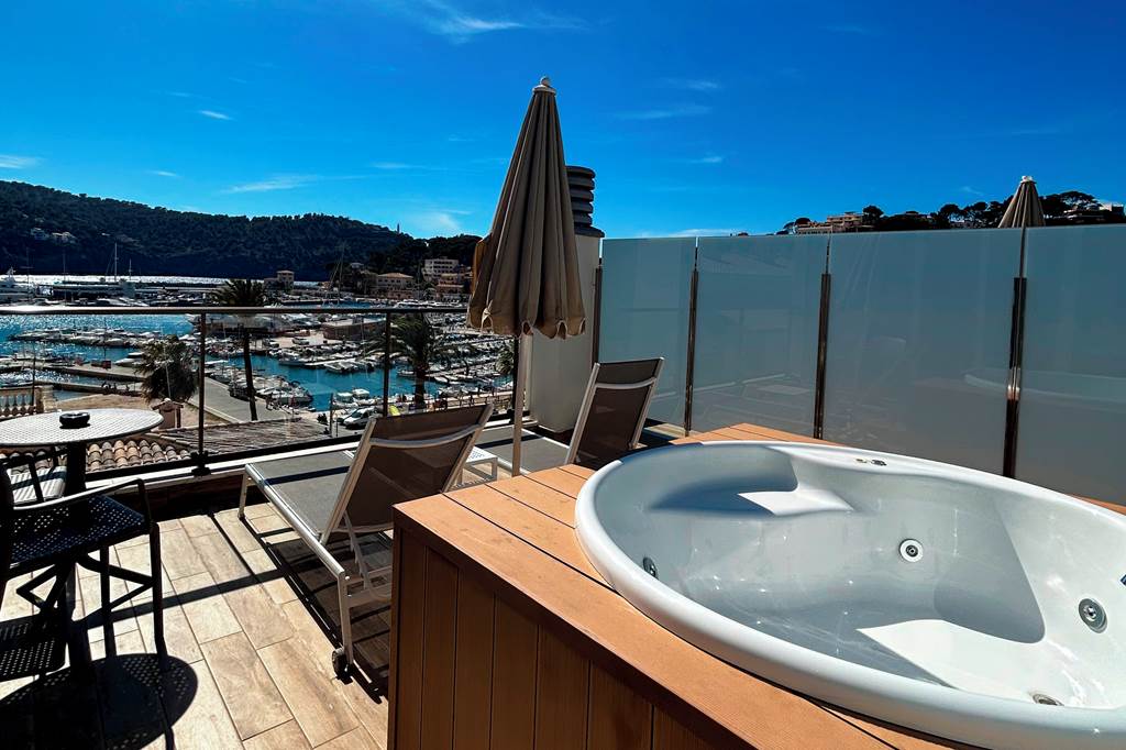 PMI_77817_FERGUS_Style_Soller_Beach_0523_08.jpg
