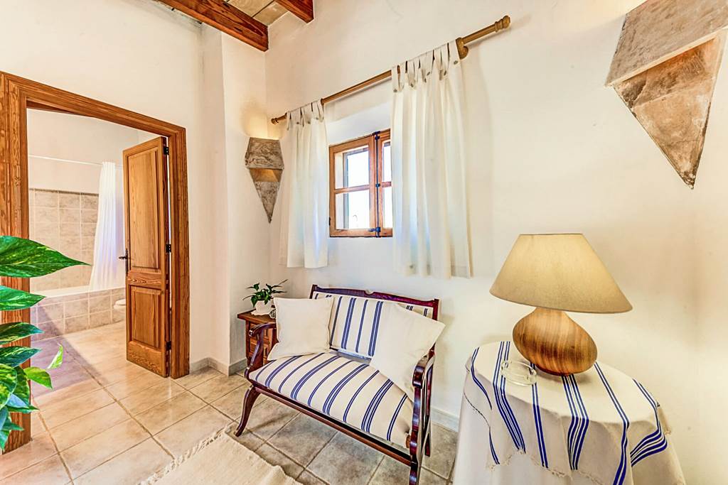 PMI_88609_Villa_Can_Seguinot_Mercer_1224_01.jpg