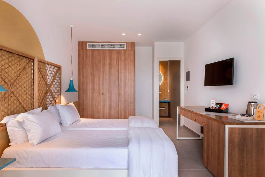 JTR_84577_Secret_View_Hotel_0323_09.jpg