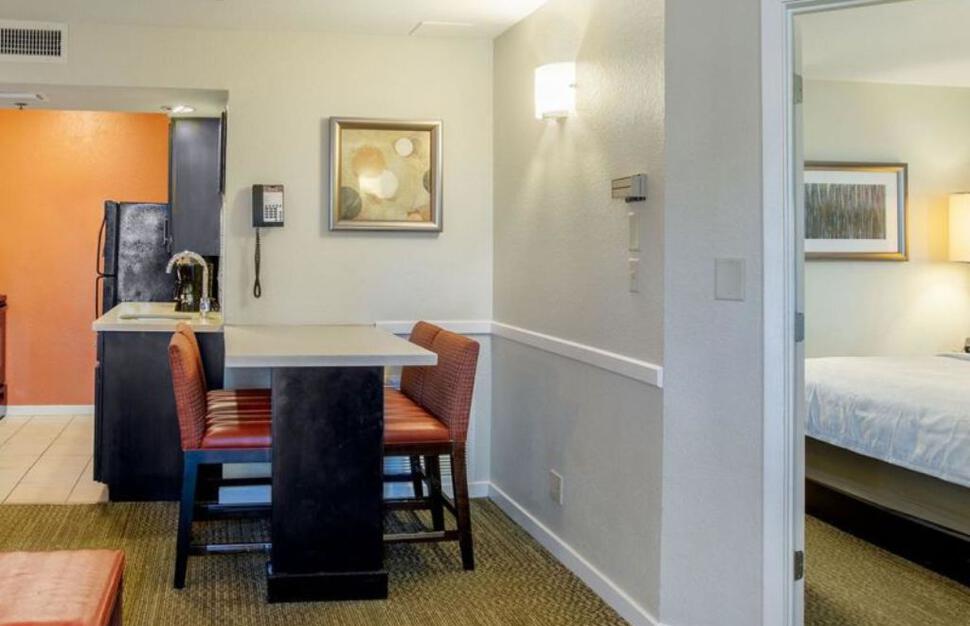 Sonesta-ES-Suites-Orlando-Lake-Buena-Vista-9.jpg