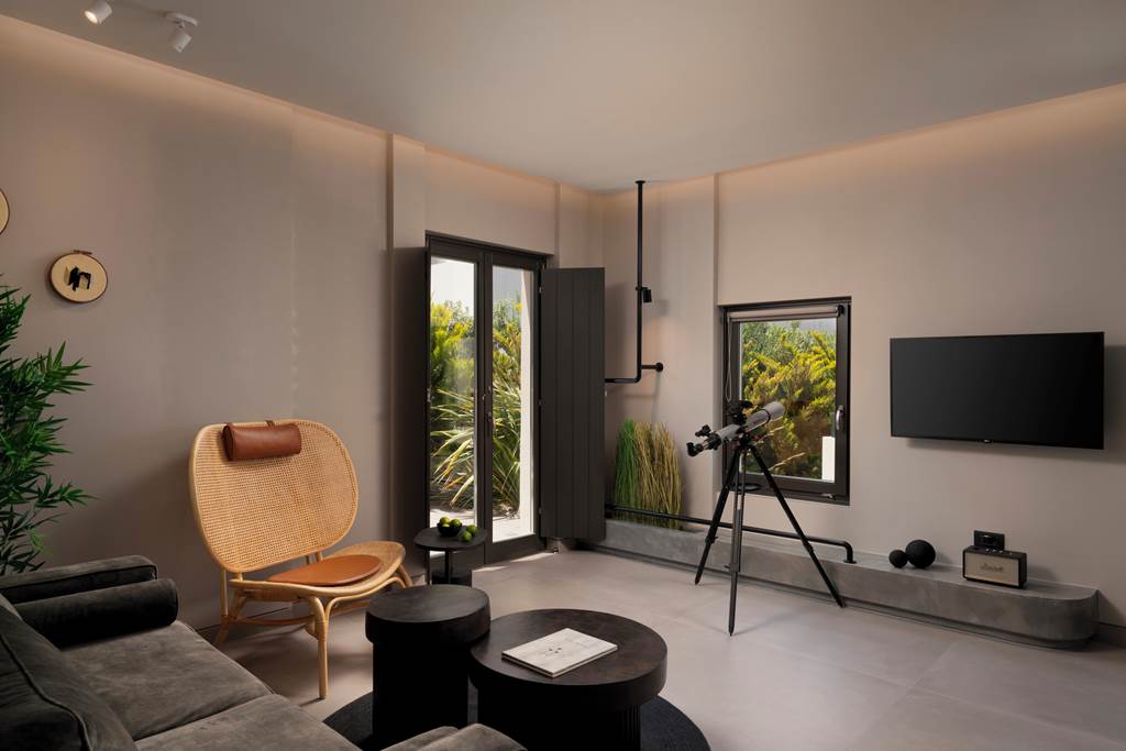 JTR_88552_Apikia_Santorini_Suites_1024_05.jpg