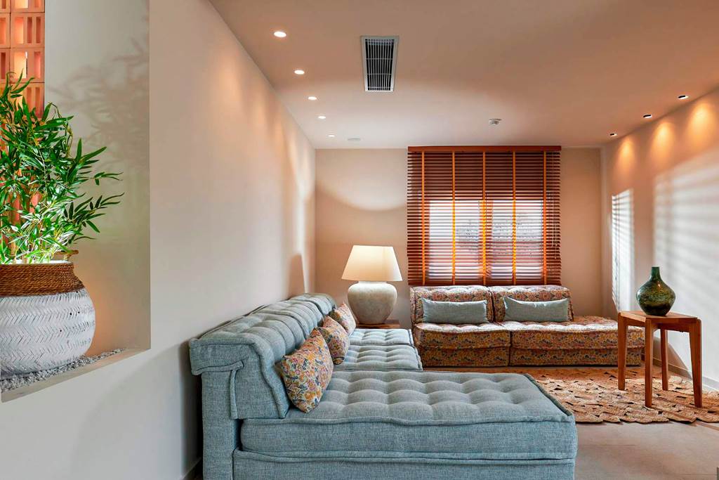 HER_84787_Vasia_Sea_Retreat_0823_05.jpg
