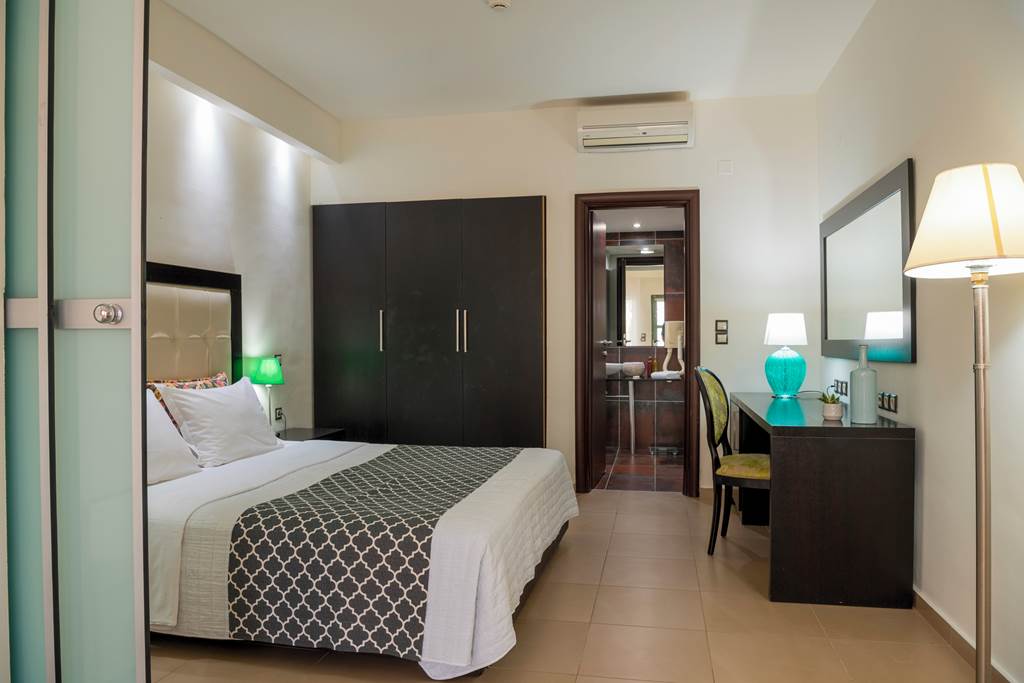 HER_70935_Angela_Suites_Boutique_Hotel_0624_02.jpg