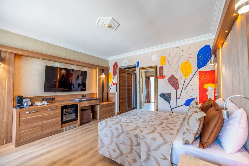 BJV_86711_Laur_Hotel_0924_20.jpg