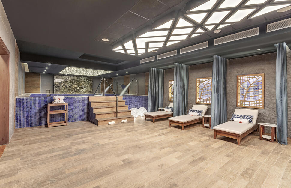 Royalton-Antigua-An-Autograph-Collection-All-Inclusive-Resort-13.jpg