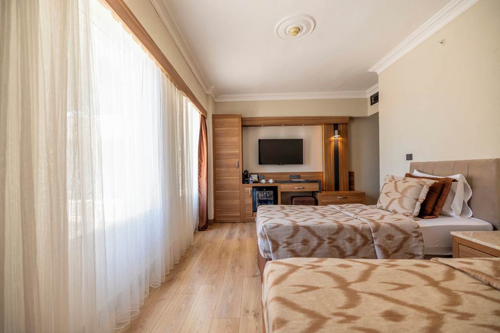 BJV_86711_Laur_Hotel_1024_02.jpg