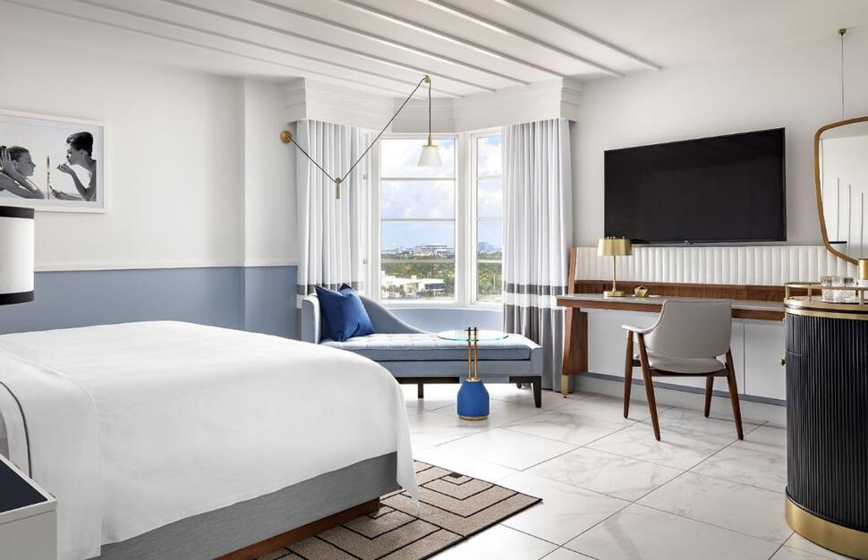 Cadillac-Hotel-Beach-Club-10.jpg