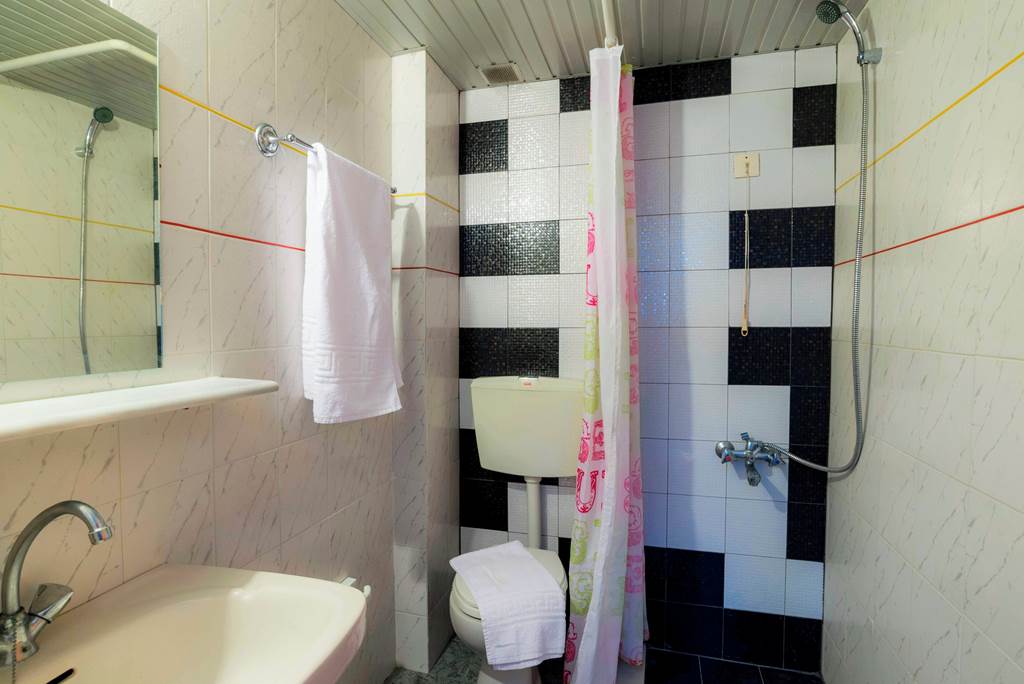 HER_84330_Eltina_Apartments_1022_13.jpg