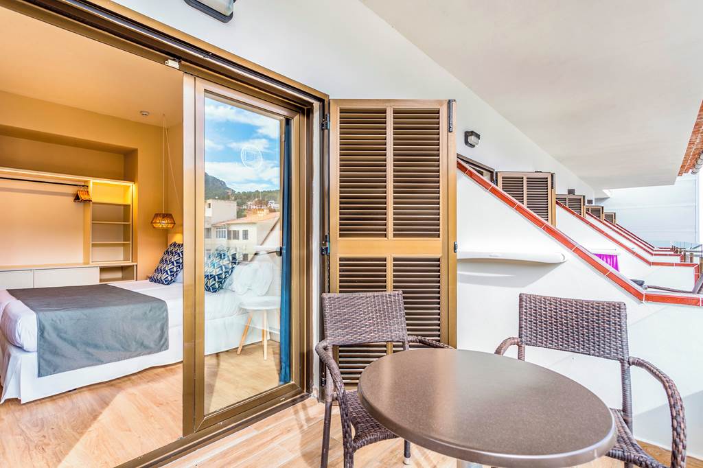 PMI_77817_FERGUS_Soller_Beach_0619_06.jpg