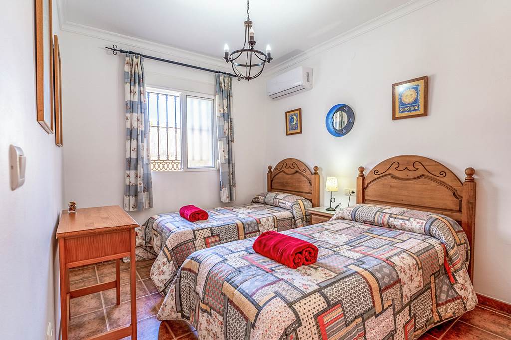AGP_88391_Villa_Pedrosa_1124_02.jpg
