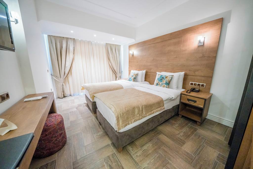 DLM_84621_Aurasia_Beach_Hotel_1222_02.jpg