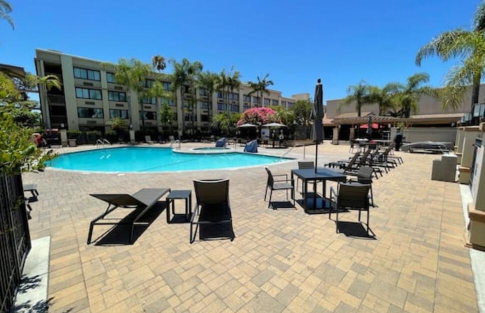 DoubleTree-by-Hilton-Buena-Park-1.jpg