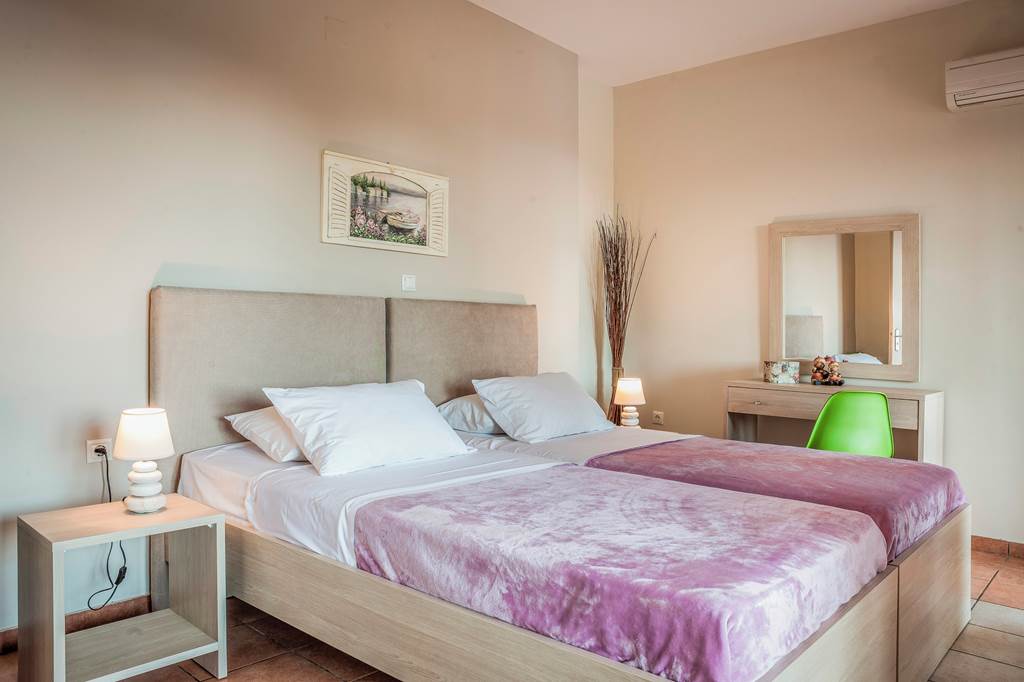 EFL_86107_Villa_Marina_Garden_0923_12.jpg