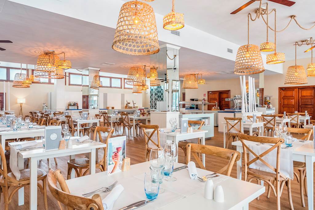 PMI_77817_Fergus_Soller_Beach_0518_10.jpg