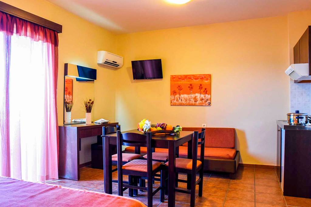 CHQ_84172_Theo_Hotel_0922_24.jpg