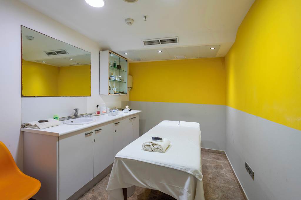 ALC_85143_Dynastic_Rooms_Apartments_1024_02.jpg