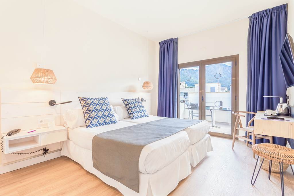 PMI_77817_FERGUS_Style_Soller_Beach_0523_01.jpg