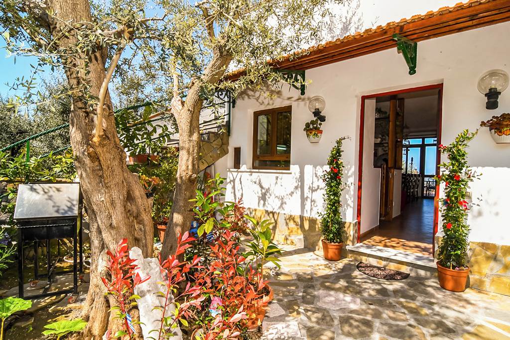 NAP_84513_Villa_Hillside_Retreat_1022_17.jpg