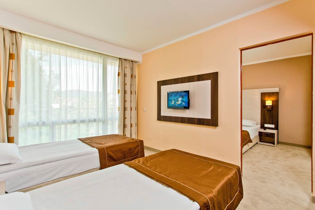 BOJ_86316_DIT_Evrika_Beach_Club_Hotel_0424_03.jpg
