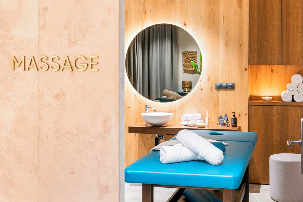 PRG_88223_Mosaic_House_Design_Hotel_0924_03.jpg