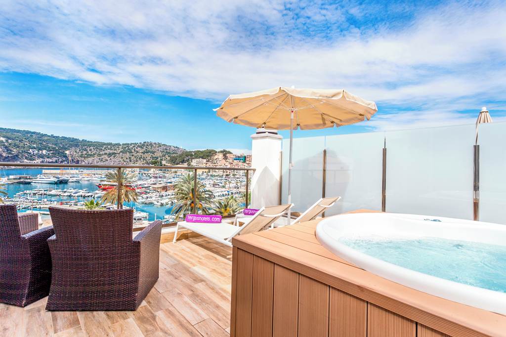 PMI_77817_FERGUS_Soller_Beach_0619_21.jpg