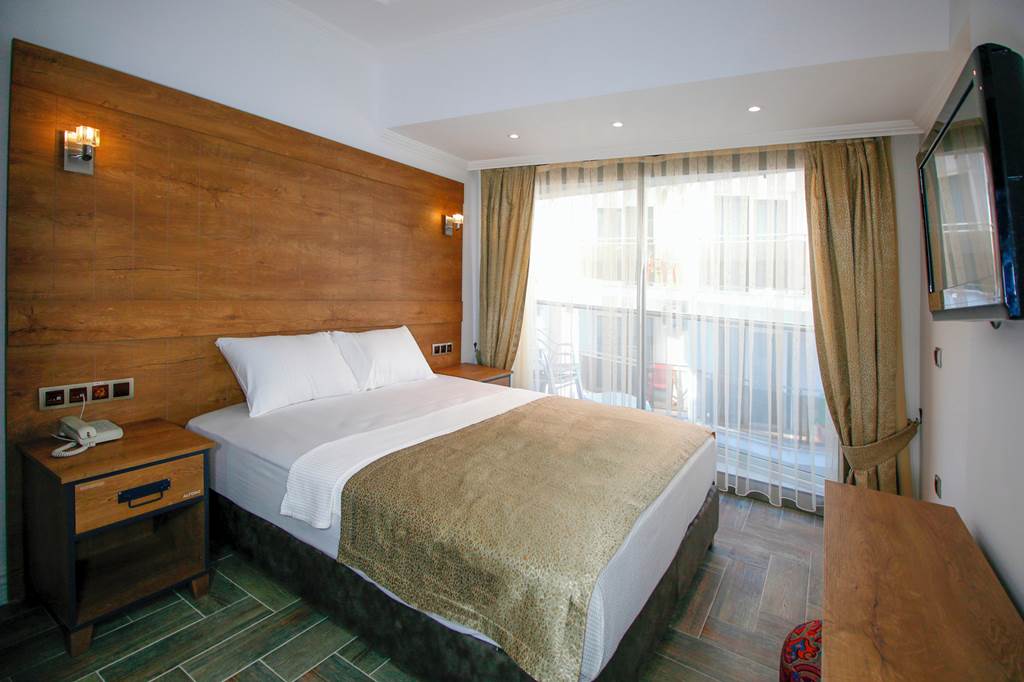 DLM_84621_Aurasia_Beach_Hotel_1122_01.jpg
