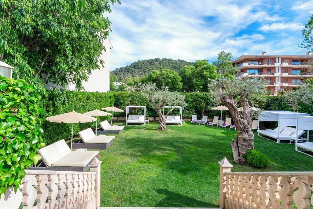 PMI_77817_FERGUS_Soller_Beach_0619_04.jpg