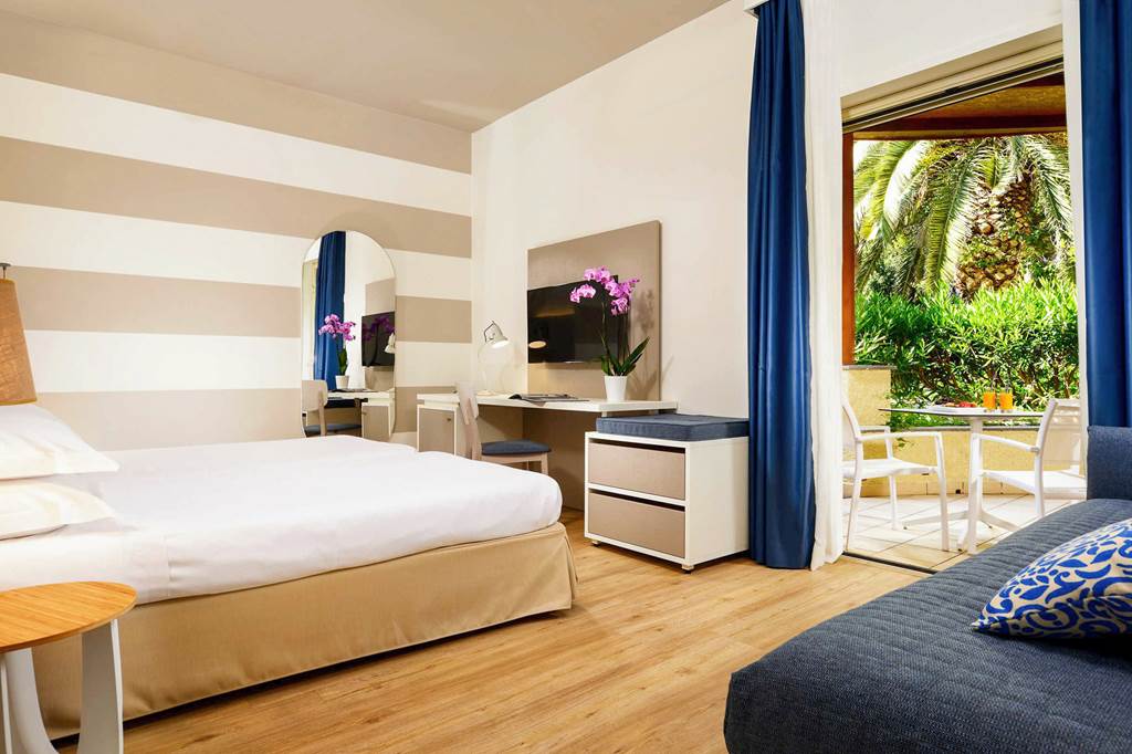 CTA_82942_UNAHOTELS_Naxos_Beach_Sicilia_0424_01.jpg