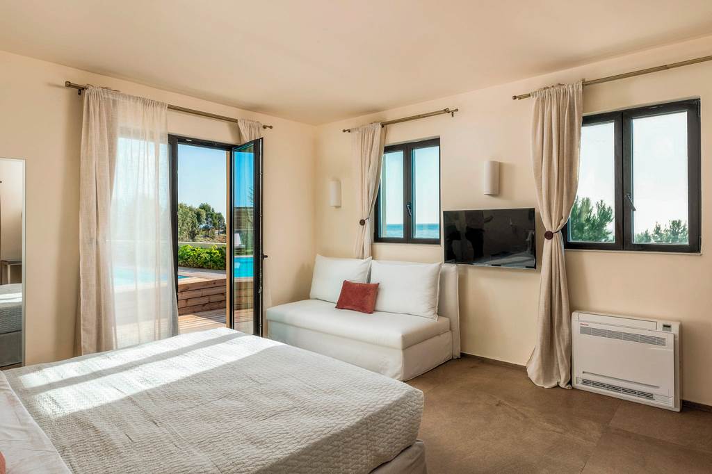 RHO_85640_Villa_South_Key_0723_14.jpg
