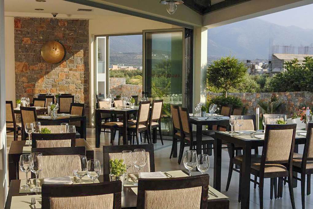 HER_70935_Angela_Suites_Boutique_Hotel_0623_02.jpg