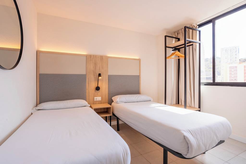 ALC_85143_Dynastic_Rooms_Apartments_1024_07.jpg