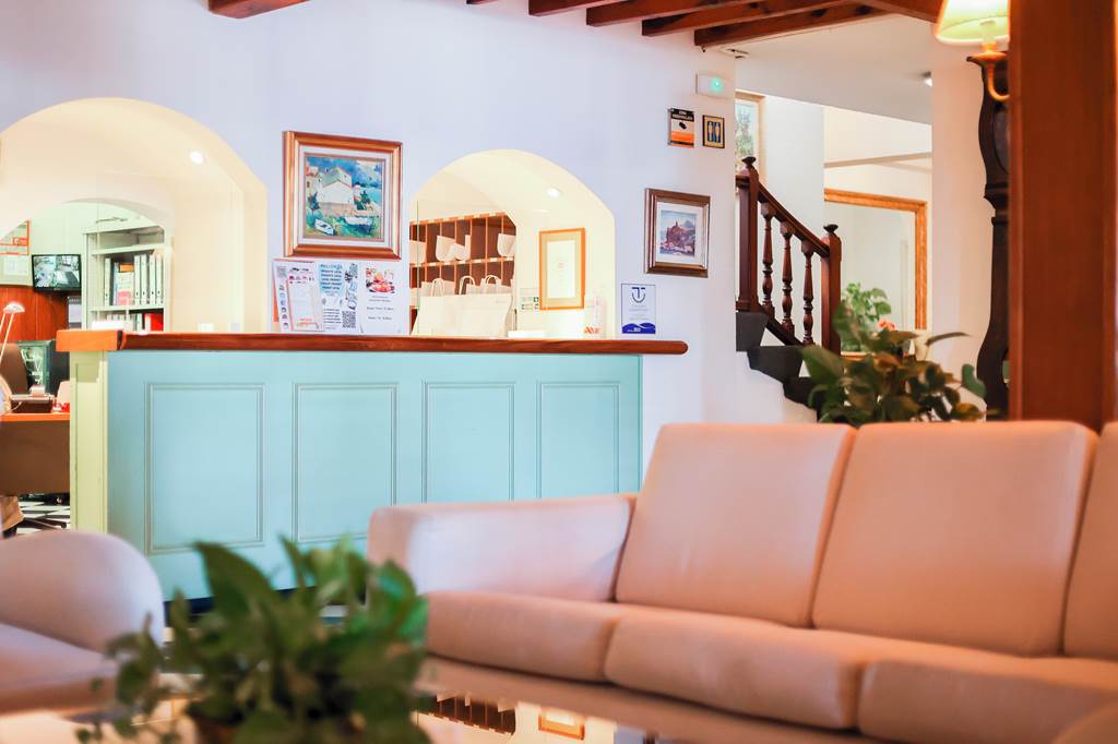 PMI_69650_Hotel_Sis_Pins_0423_03.jpg