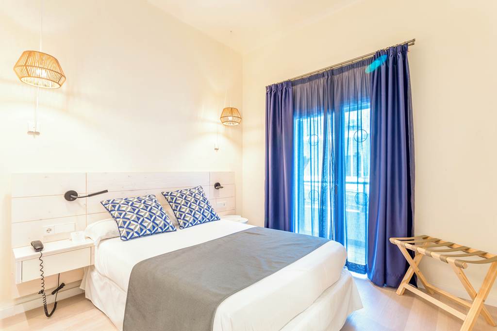 PMI_77817_FERGUS_Soller_Beach_0619_18.jpg