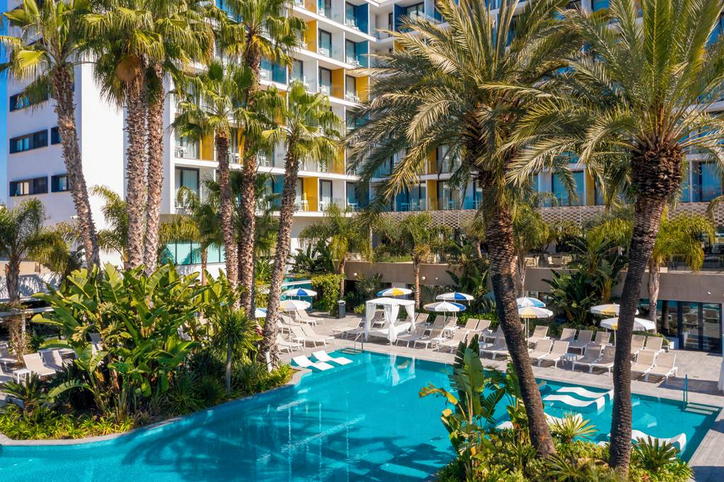GRO_74777_Aqua_Hotel_Silhouette_&_Spa_0819_02.jpg