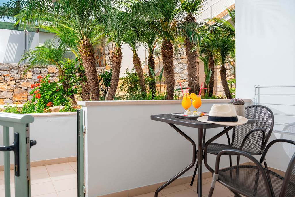 HER_70935_Angela_Suites_Boutique_Hotel_0524_02.jpg