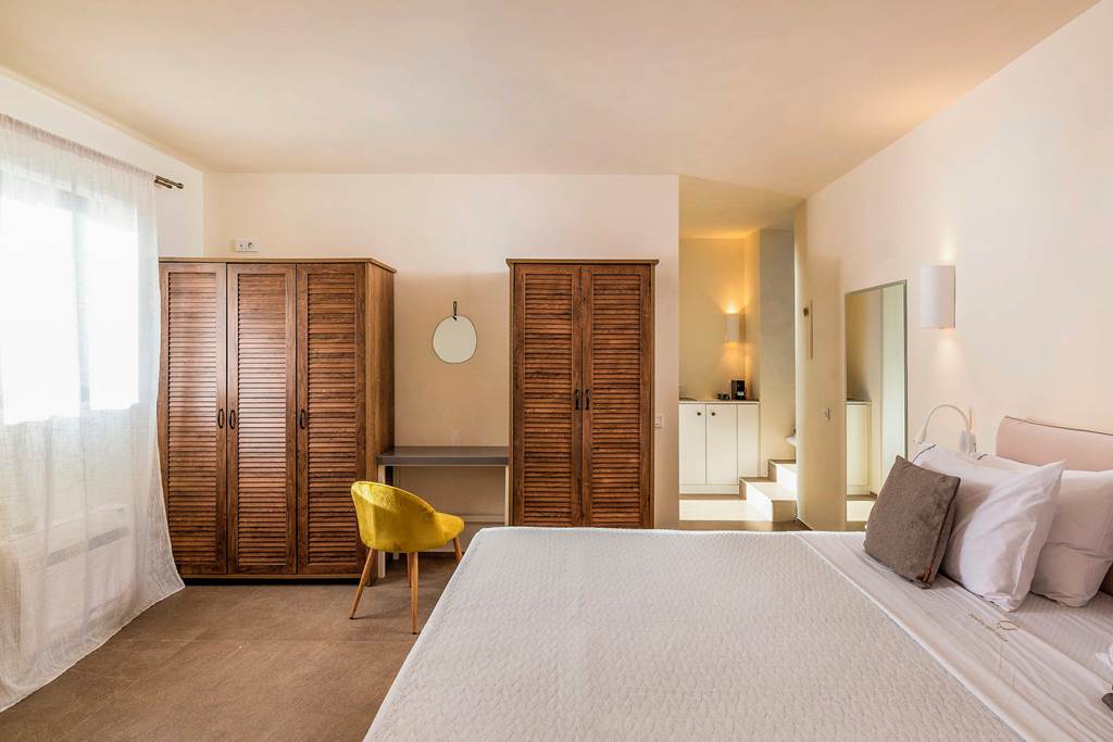 RHO_85640_Villa_South_Key_0723_16.jpg