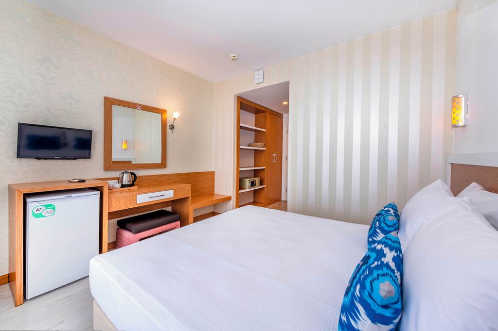AYT_83886_A_Hotel_Side_0622_27.jpg