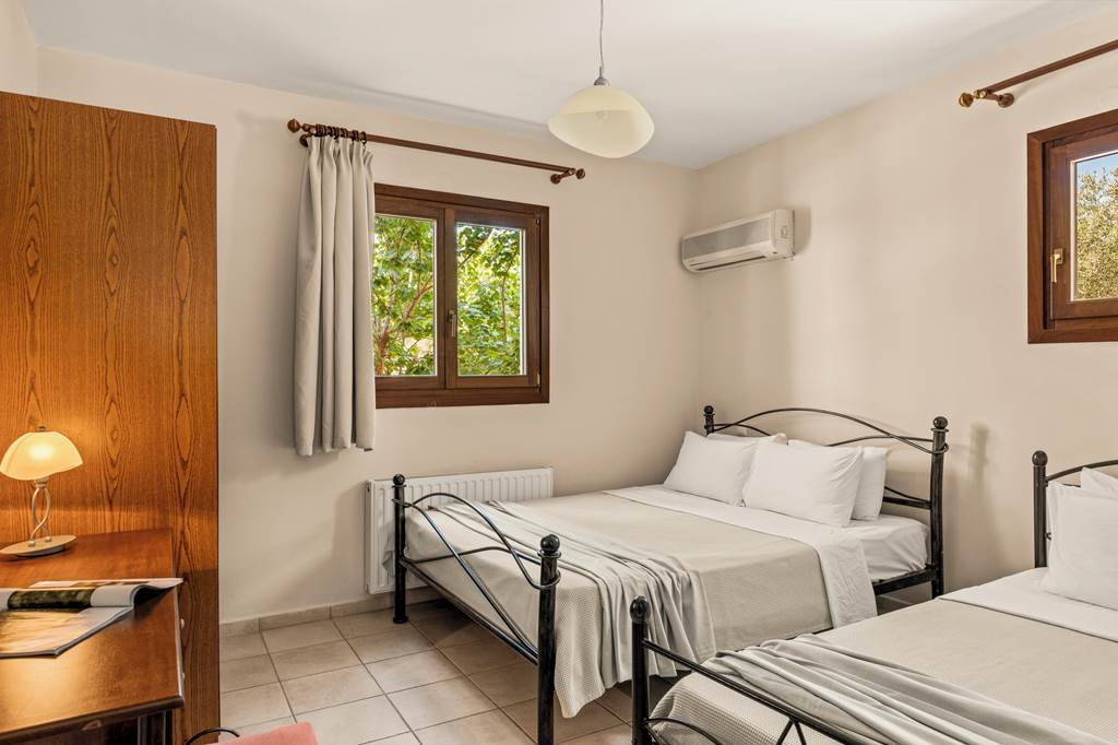 EFL_87188_Villa_Ionian_Summer_0924_17.jpg